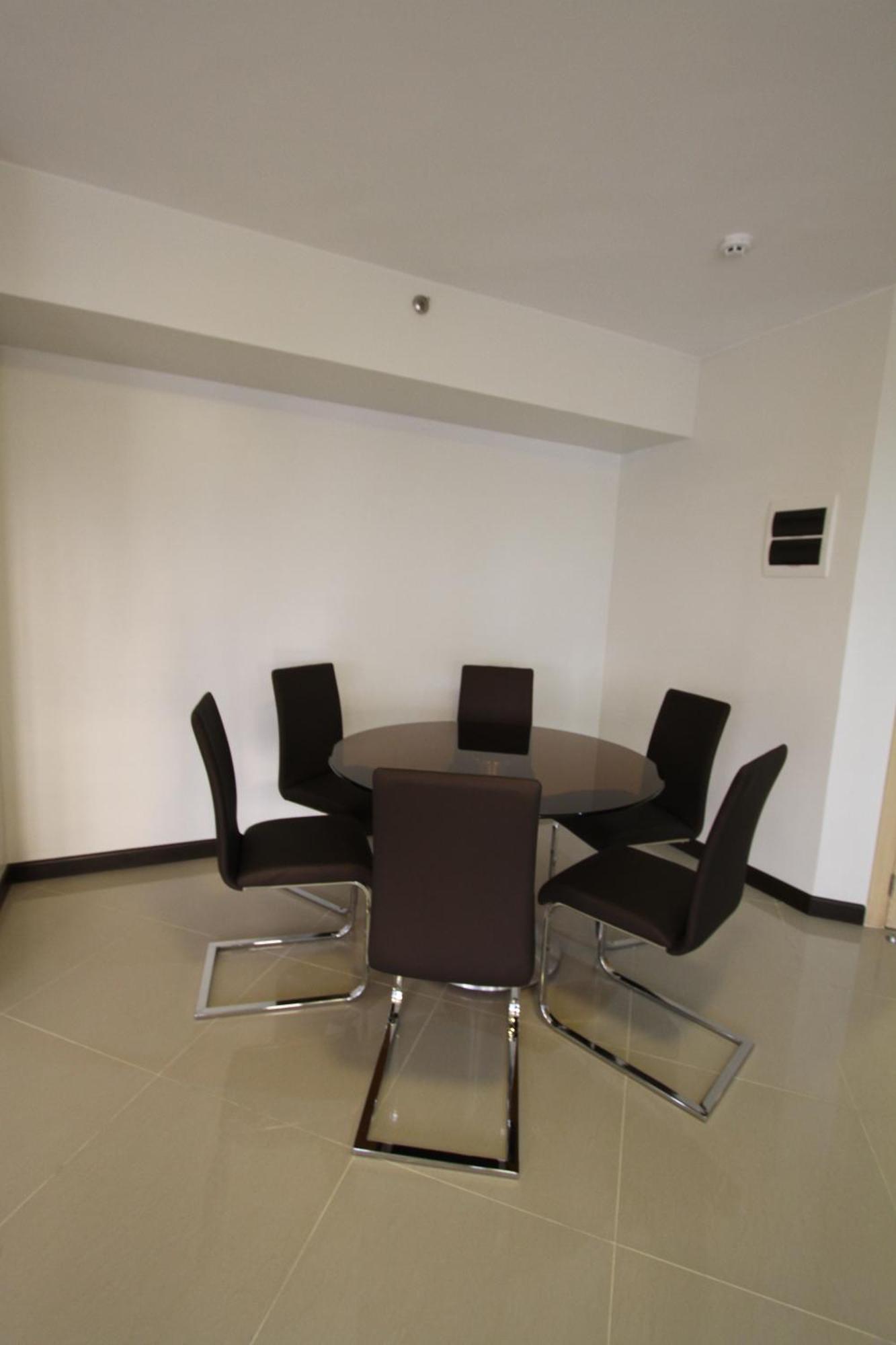 Extremeli Suites Manila Powered By Cocotel Номер фото