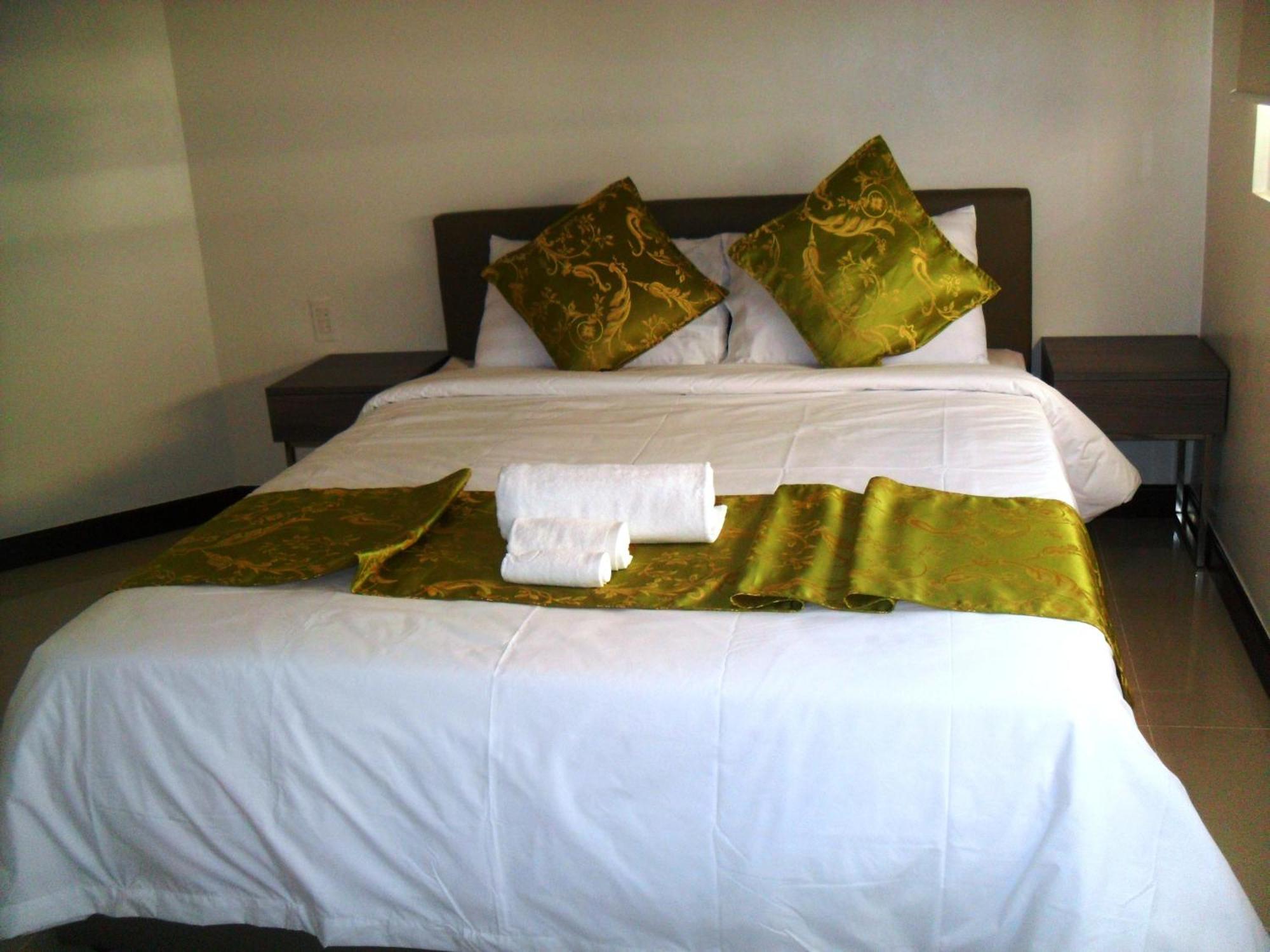 Extremeli Suites Manila Powered By Cocotel Номер фото