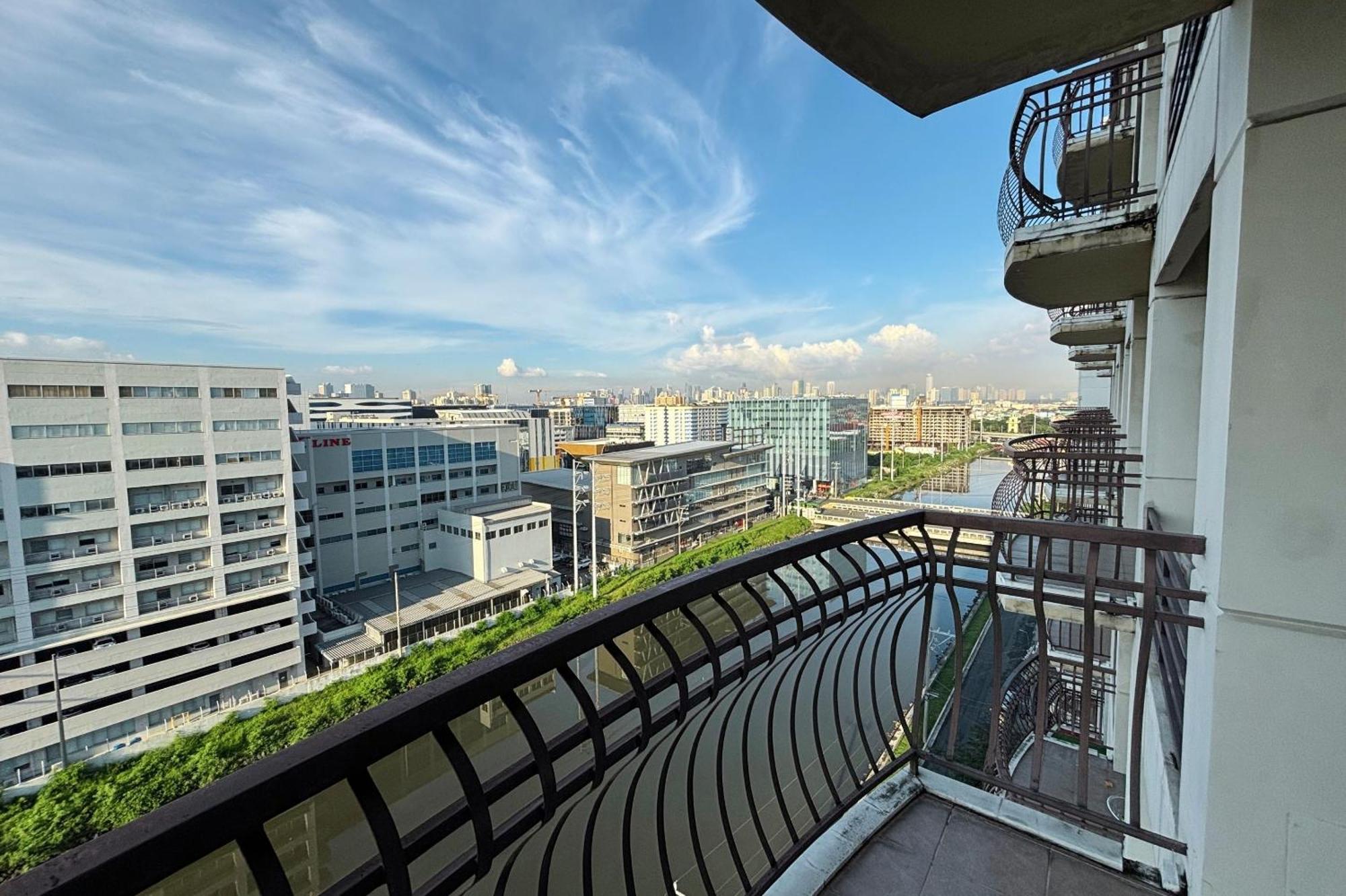 Extremeli Suites Manila Powered By Cocotel Экстерьер фото