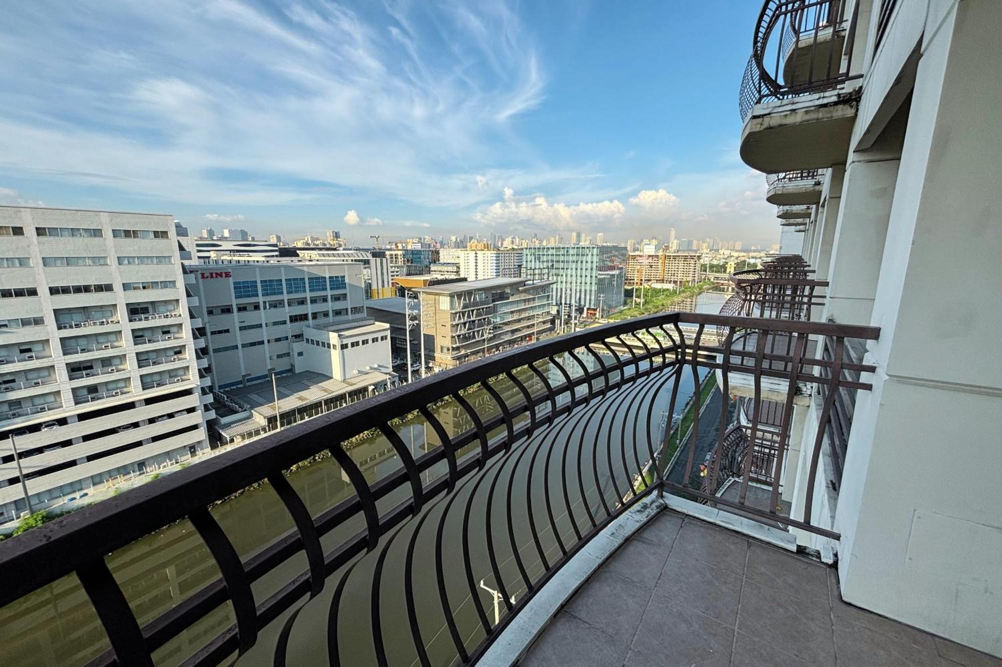 Extremeli Suites Manila Powered By Cocotel Экстерьер фото