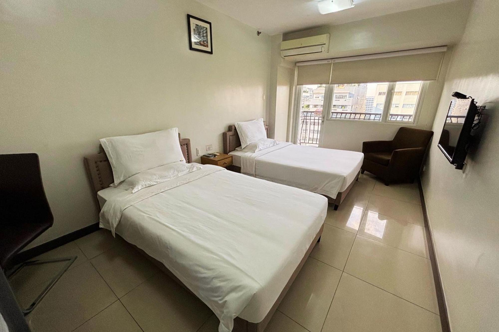 Extremeli Suites Manila Powered By Cocotel Экстерьер фото