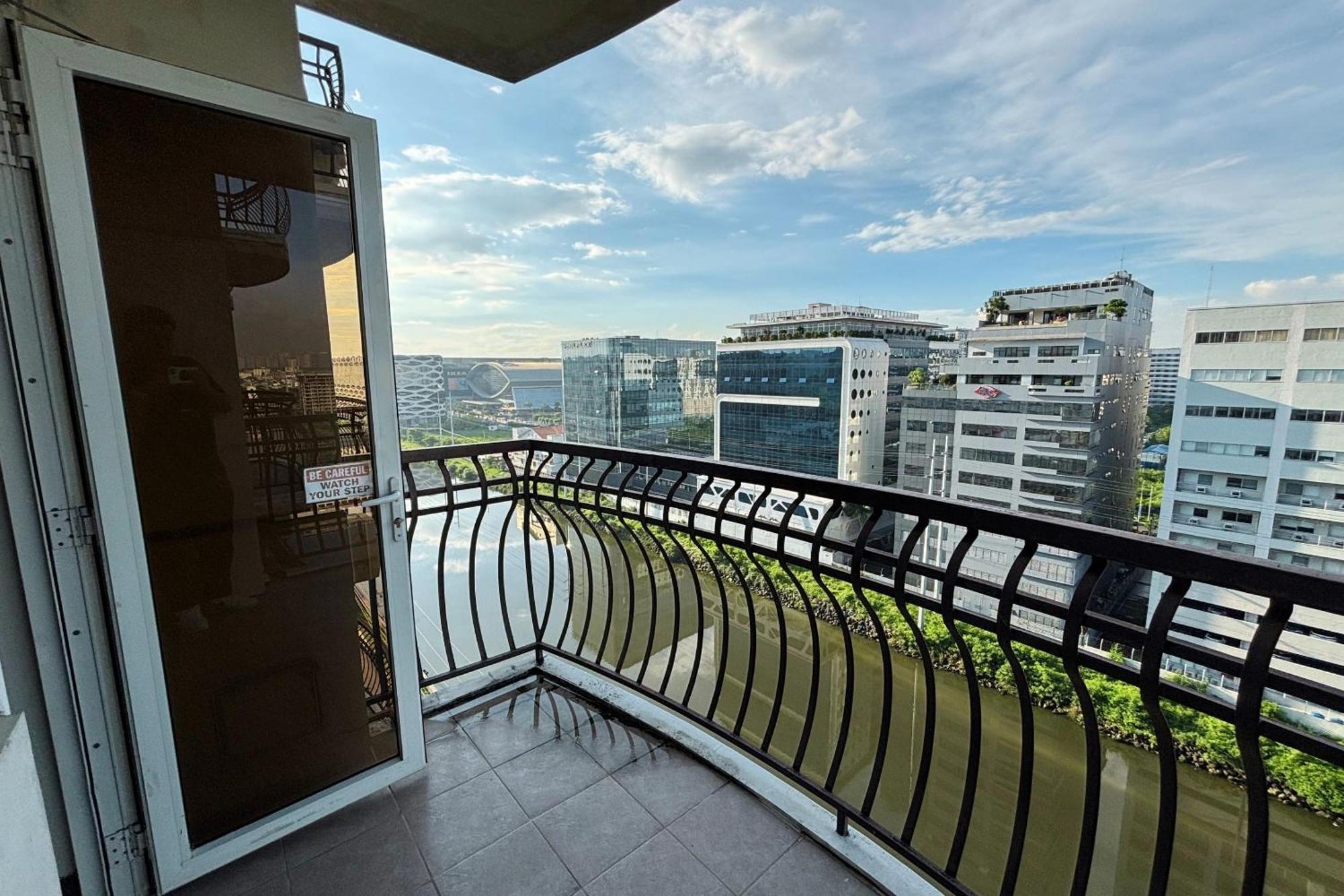 Extremeli Suites Manila Powered By Cocotel Экстерьер фото