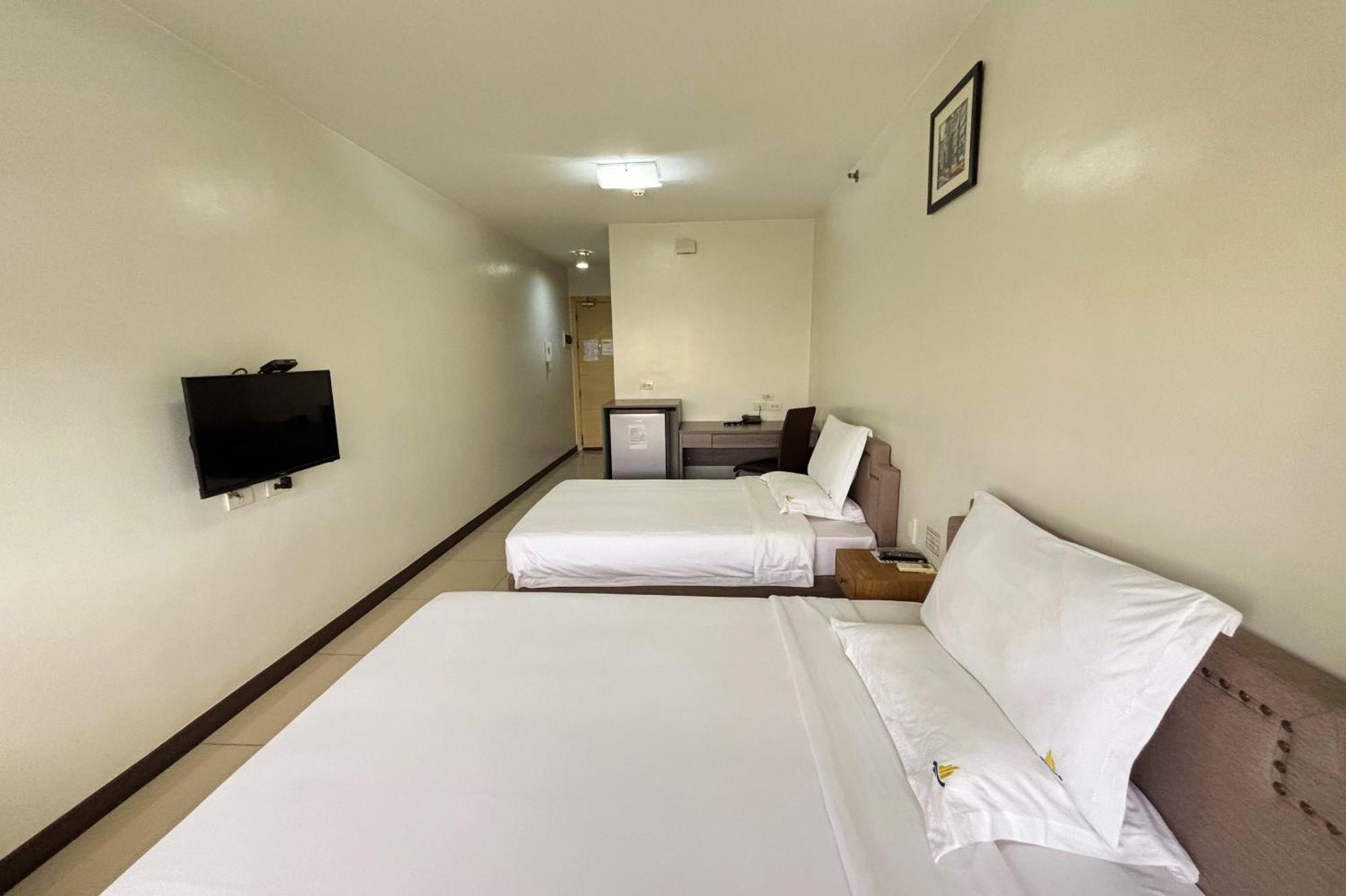 Extremeli Suites Manila Powered By Cocotel Экстерьер фото