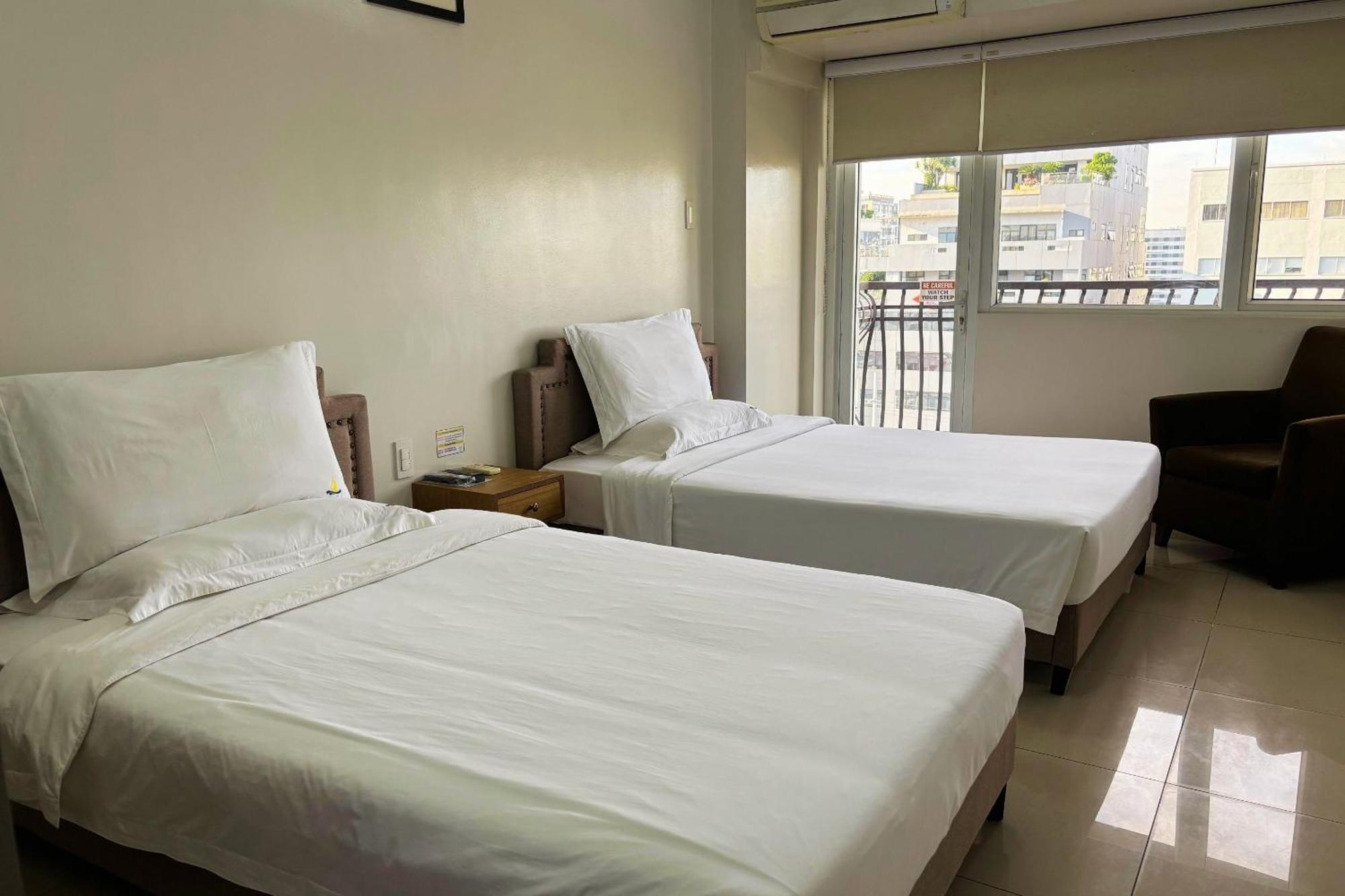 Extremeli Suites Manila Powered By Cocotel Экстерьер фото