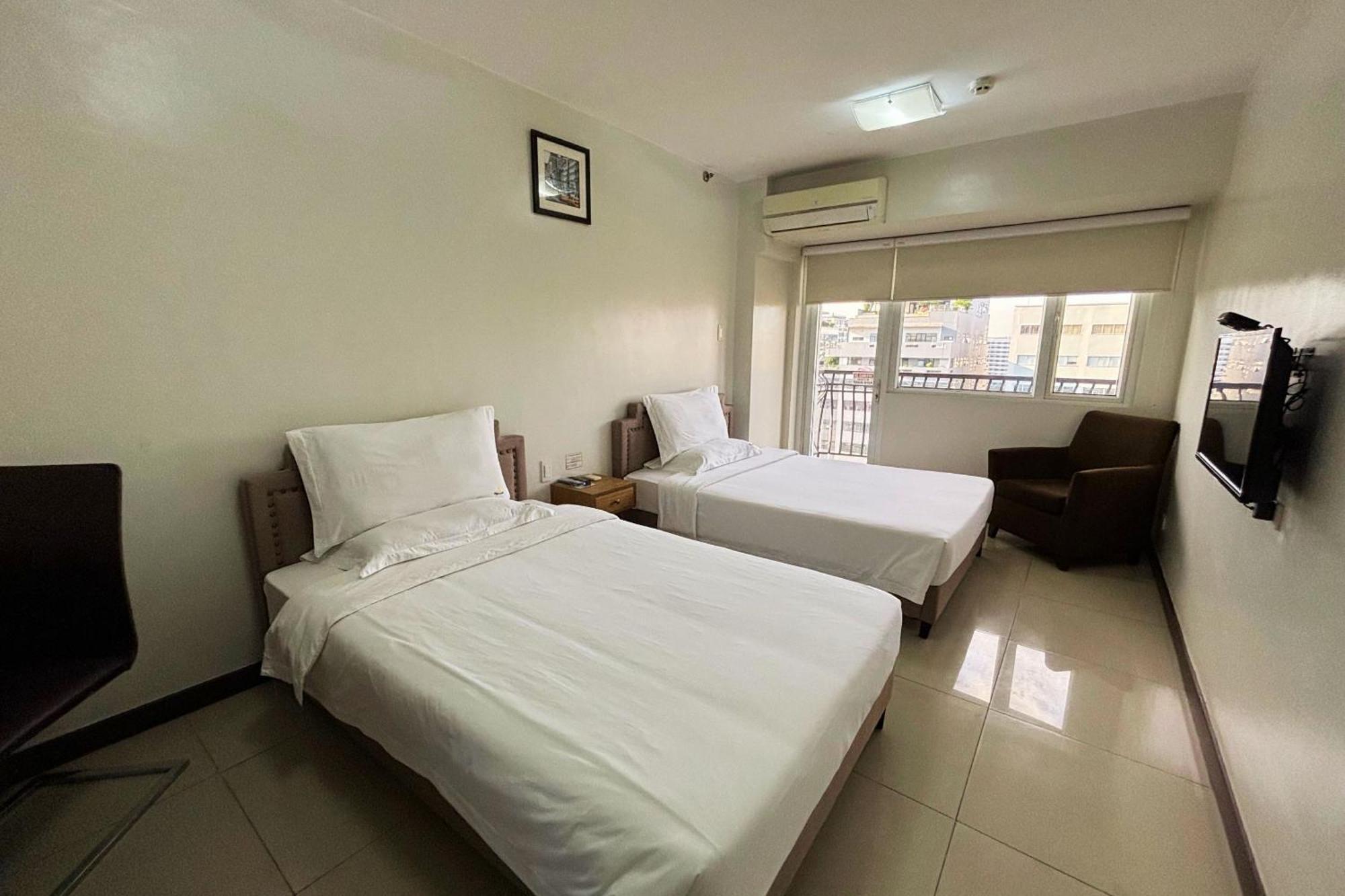 Extremeli Suites Manila Powered By Cocotel Экстерьер фото