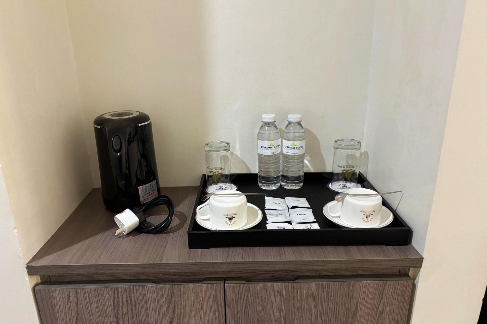 Extremeli Suites Manila Powered By Cocotel Экстерьер фото