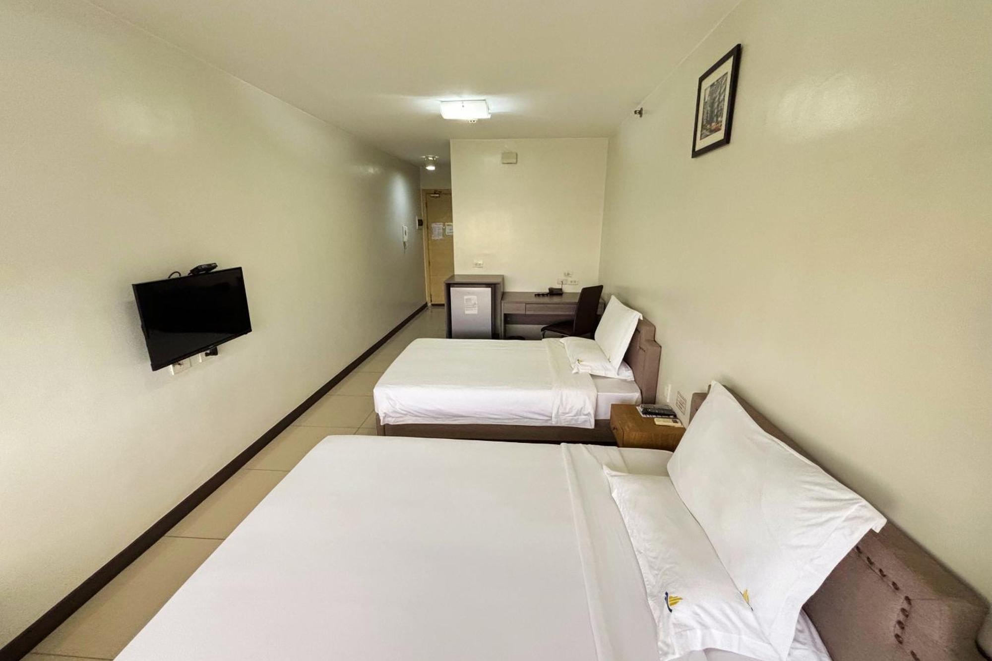 Extremeli Suites Manila Powered By Cocotel Экстерьер фото