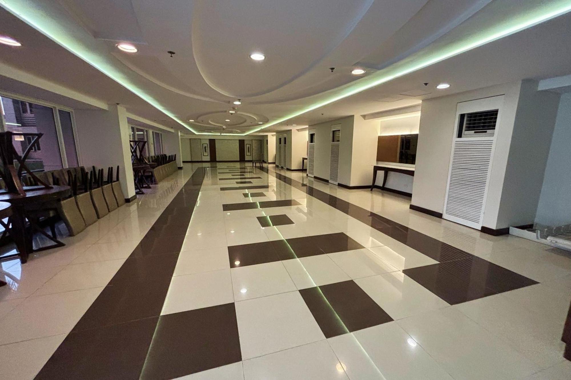 Extremeli Suites Manila Powered By Cocotel Экстерьер фото
