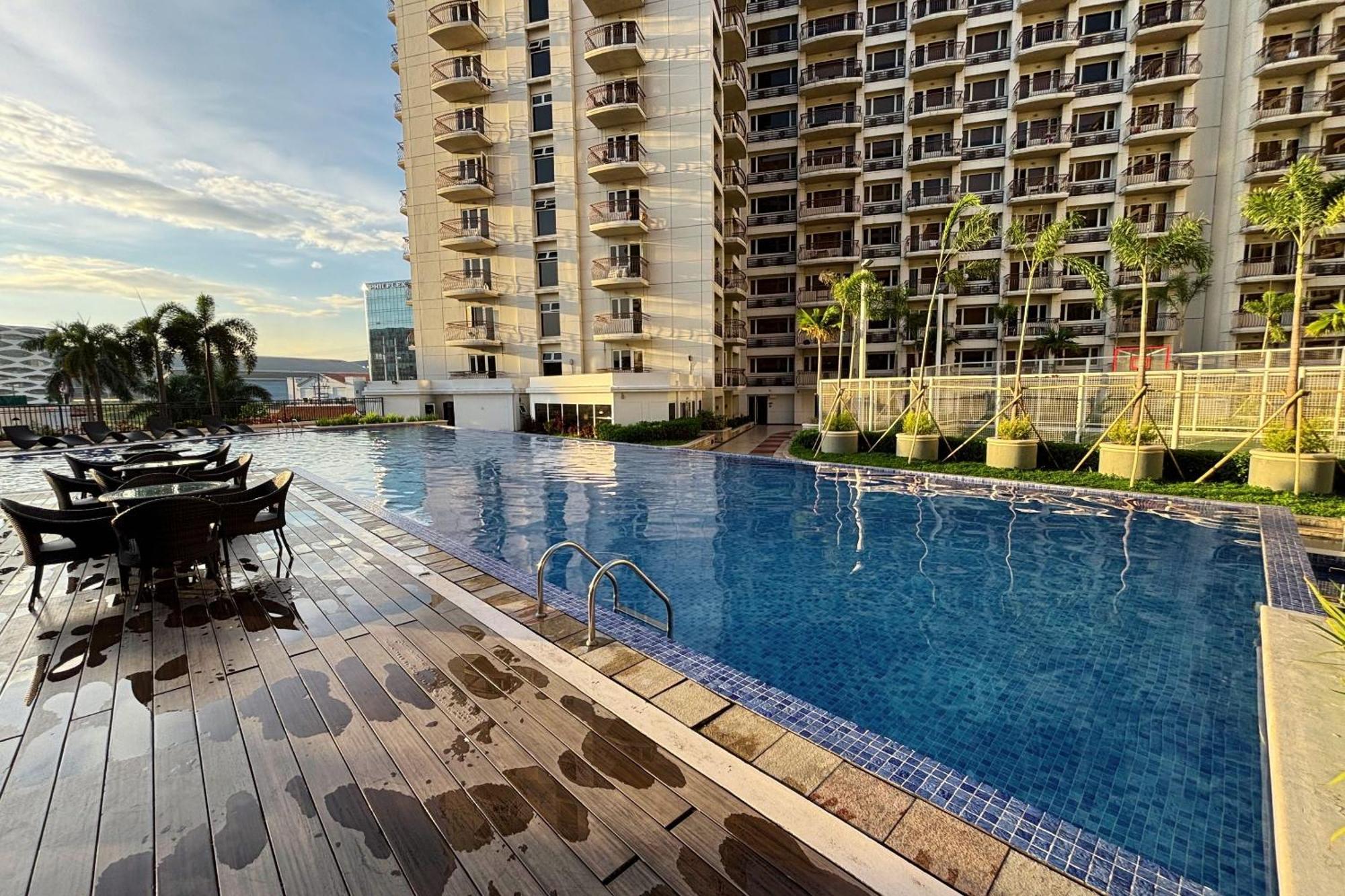 Extremeli Suites Manila Powered By Cocotel Экстерьер фото