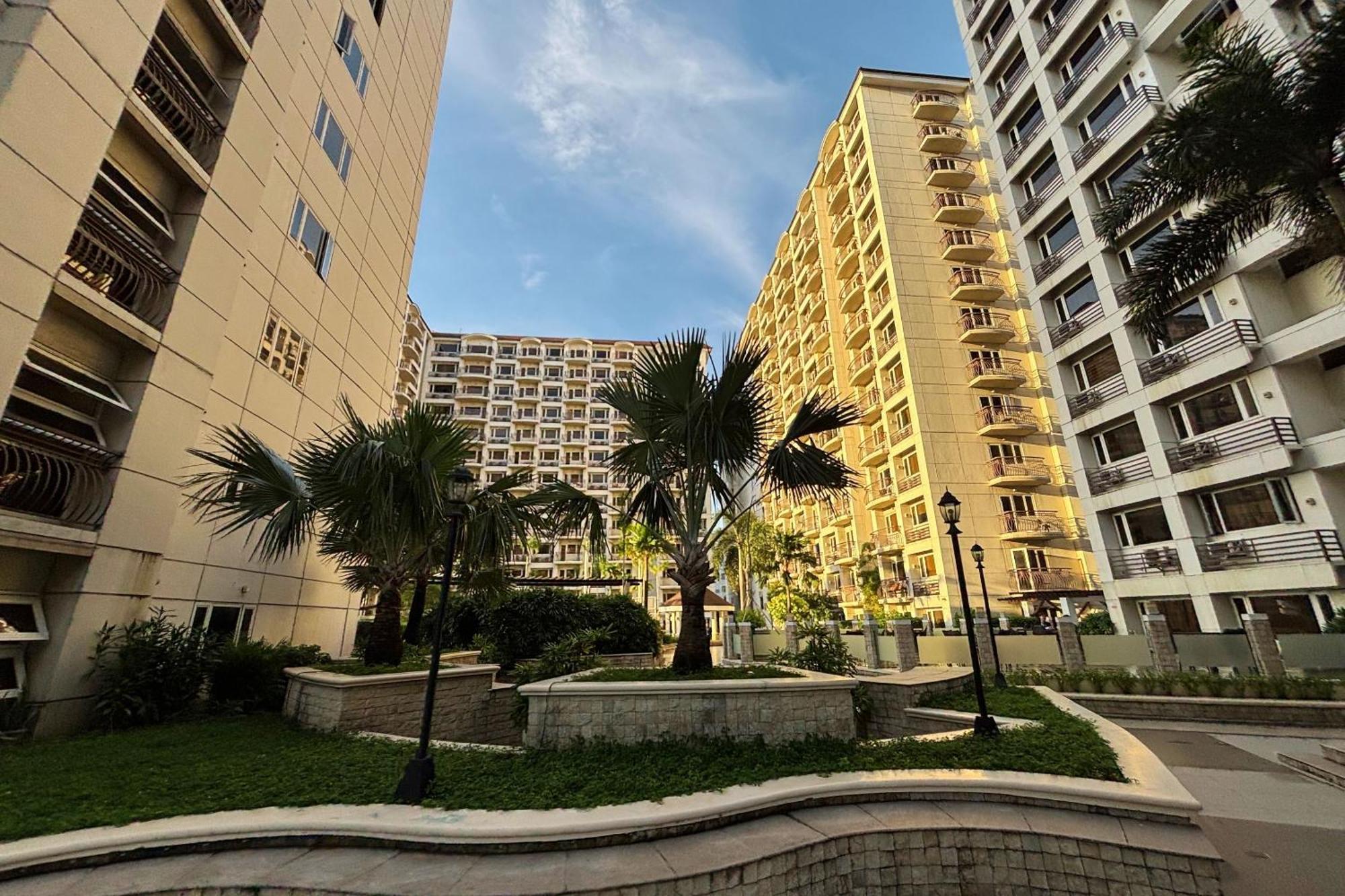 Extremeli Suites Manila Powered By Cocotel Экстерьер фото