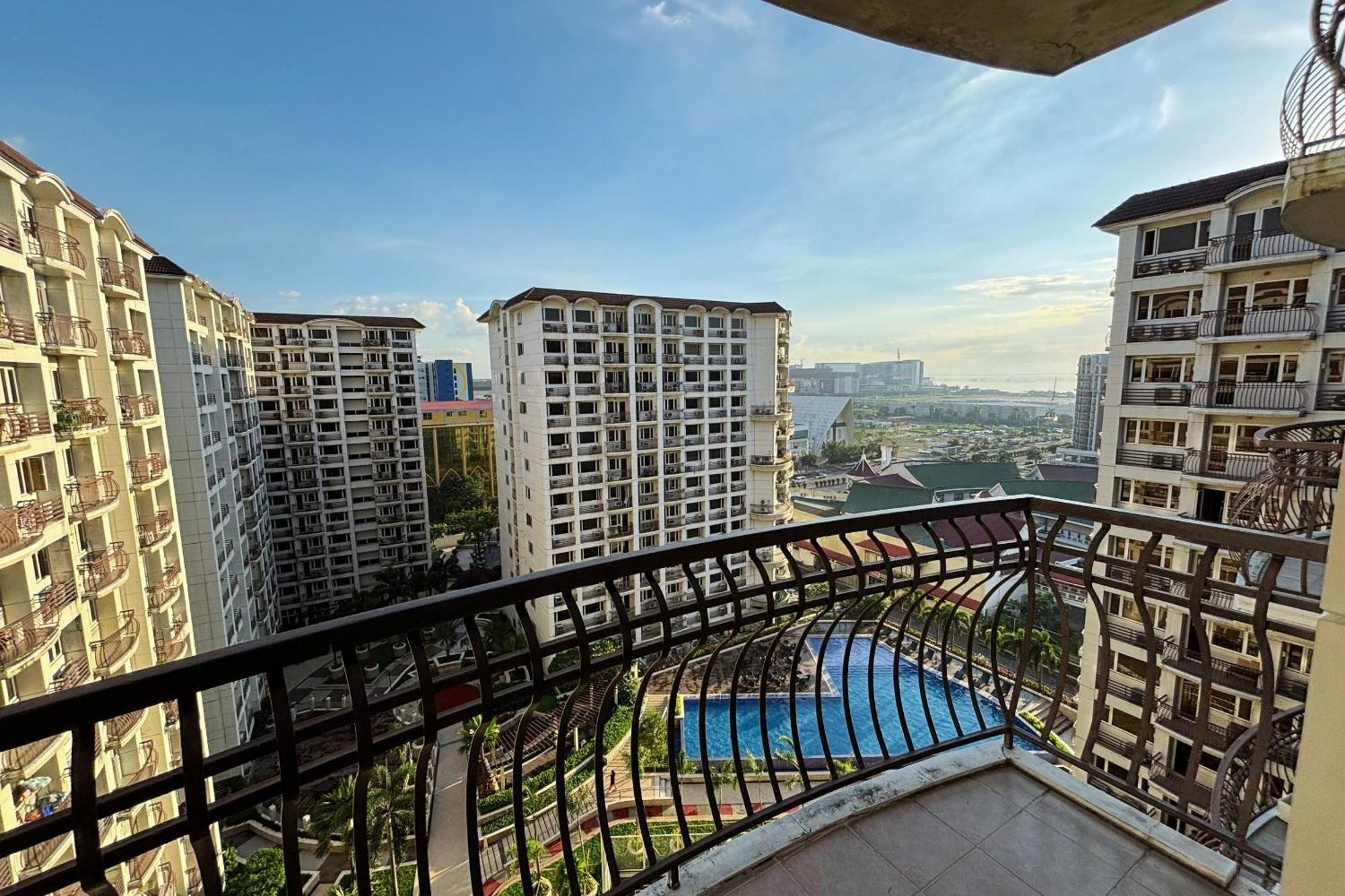 Extremeli Suites Manila Powered By Cocotel Экстерьер фото