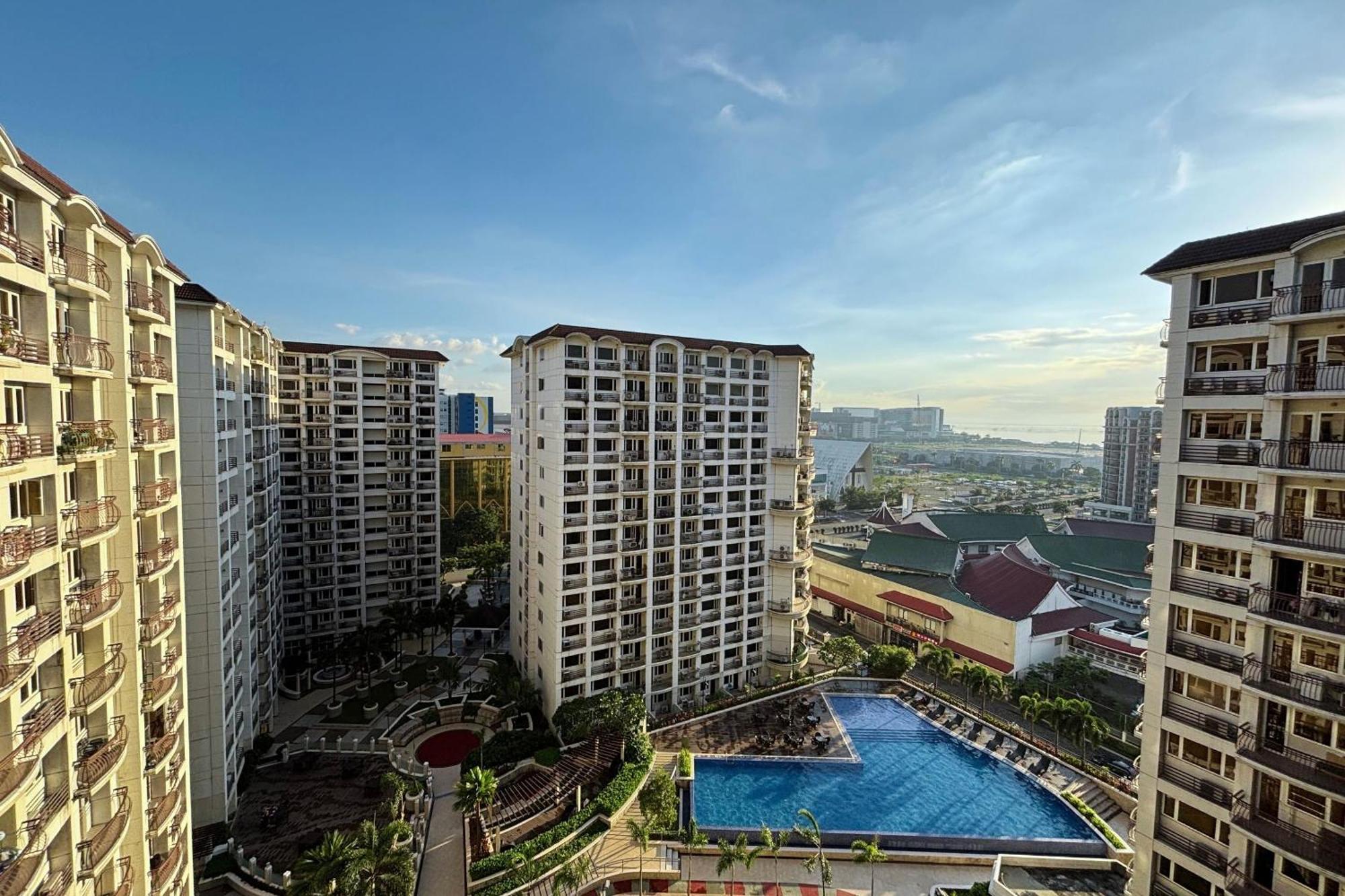 Extremeli Suites Manila Powered By Cocotel Экстерьер фото