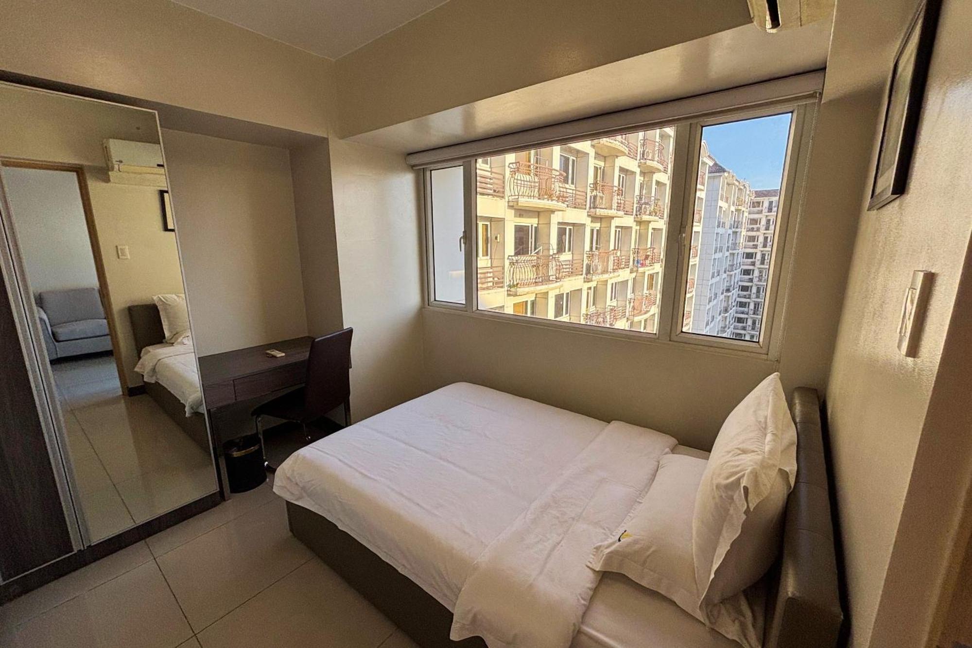 Extremeli Suites Manila Powered By Cocotel Экстерьер фото